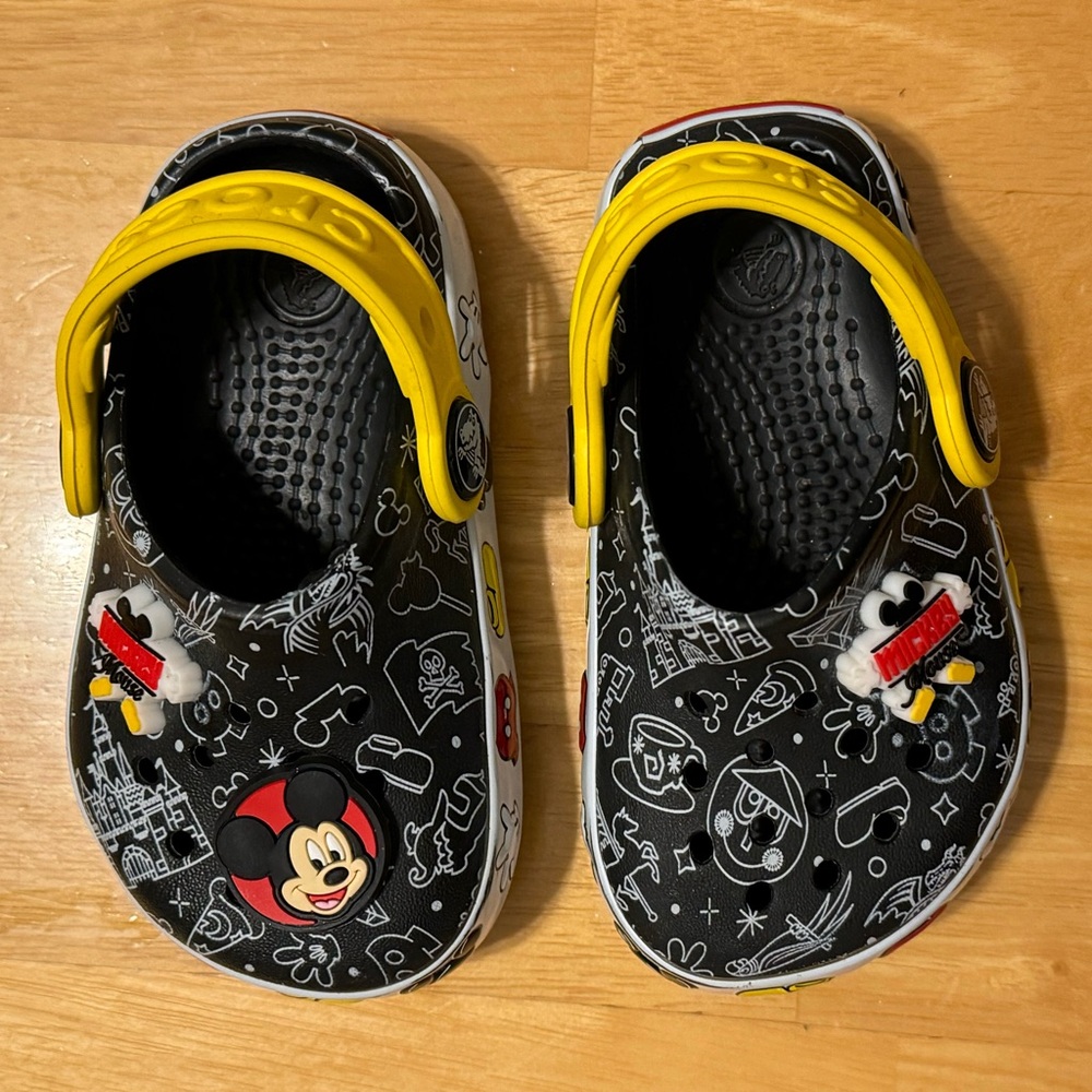 Mickey Crocs - Picture 4 of 4